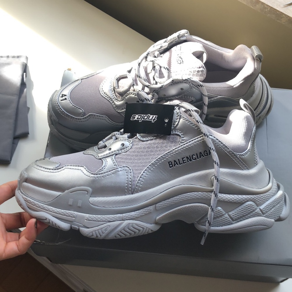 Balenciaga gray triplets sneakers - Picture 5 of 10